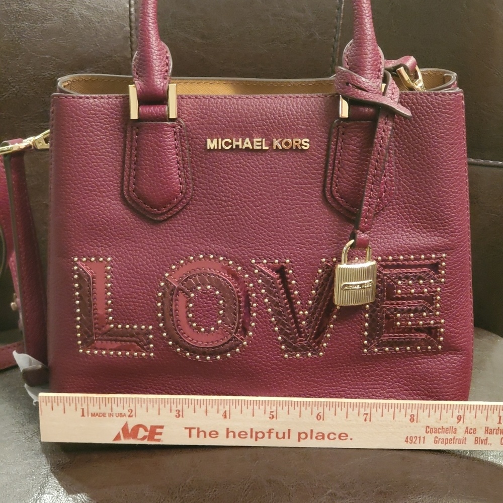 Micheal Kors , Love Mini bag beautifu Merlot color